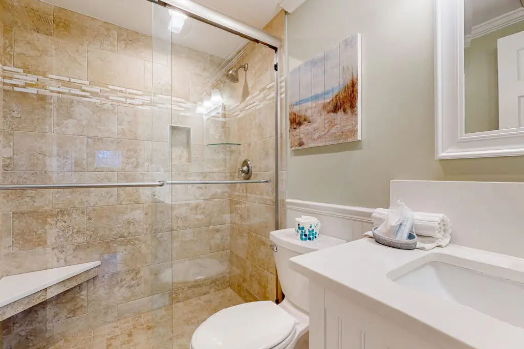 Inviting villa with pool, tennis, & balcony - close beach access