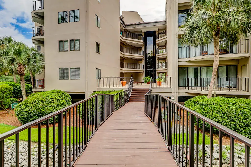 Inviting villa with pool, tennis, & balcony - close beach access