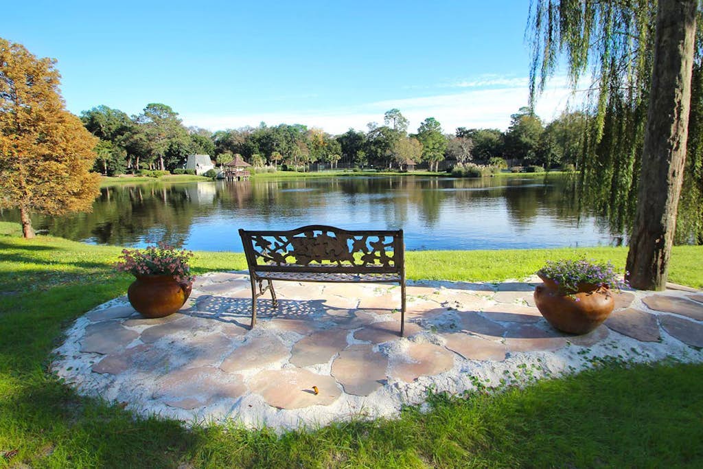 Dog-Friendly Villa with Pool, Tennis, Patio, Full Kitchen & Beach Nearby