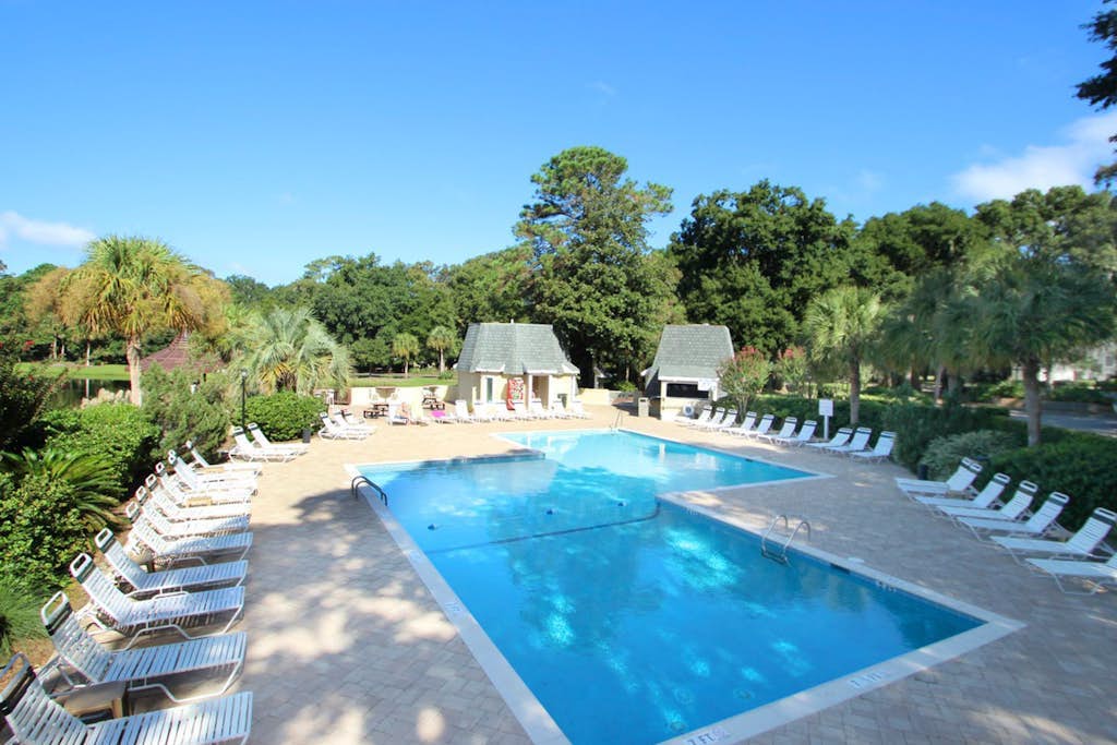 Dog-Friendly Villa with Pool, Tennis, Patio, Full Kitchen & Beach Nearby