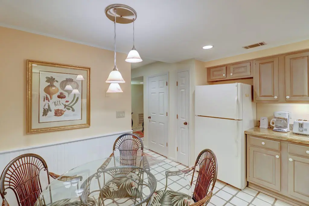 Dog-Friendly Villa with Pool, Tennis, Patio, Full Kitchen & Beach Nearby