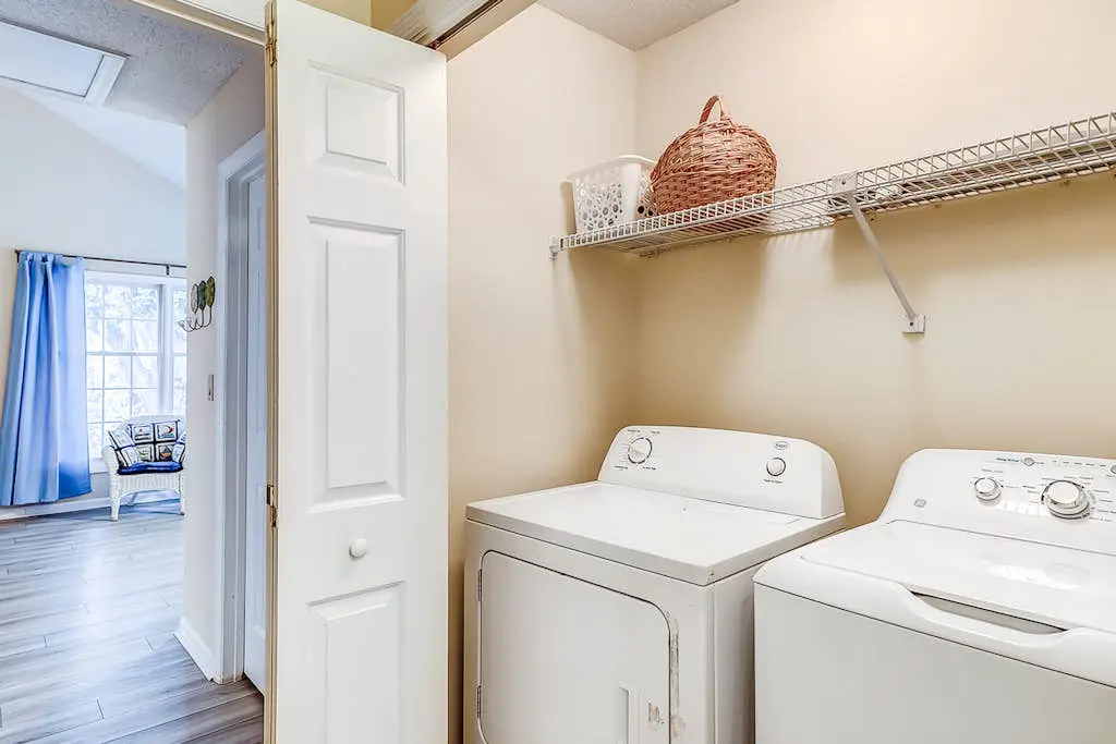 Dog-friendly ,golf course views, pool,beach nearby