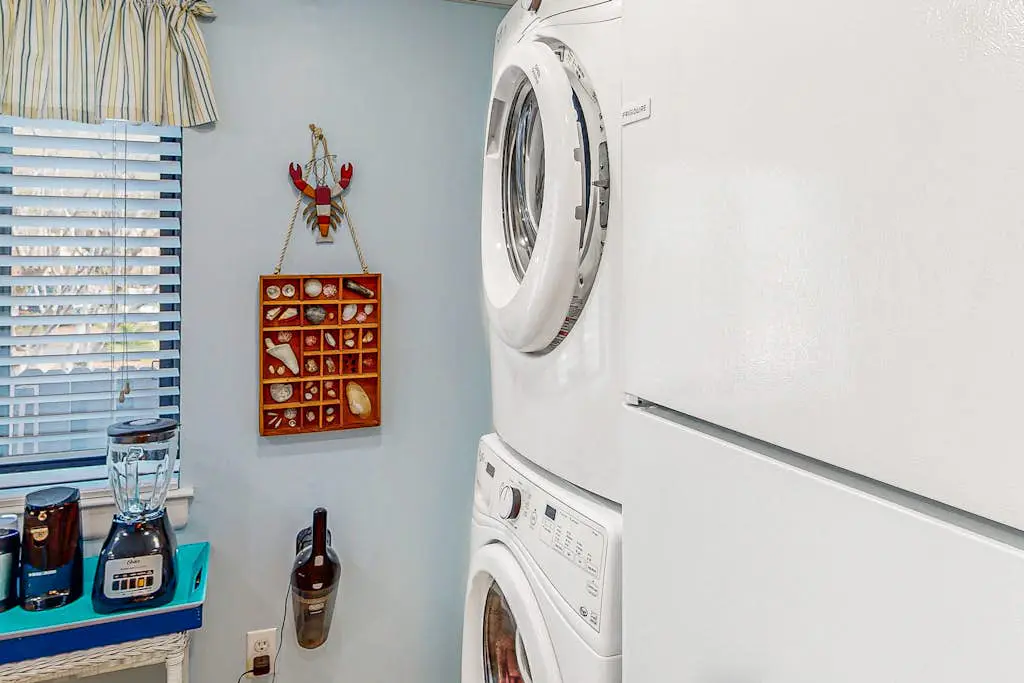 Multi-Level Townhouse with Pool, Hot Tub, & Tennis - Walk to the Beach