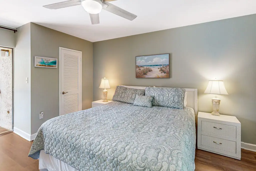 Multi-Level Townhouse with Pool, Hot Tub, & Tennis - Walk to the Beach