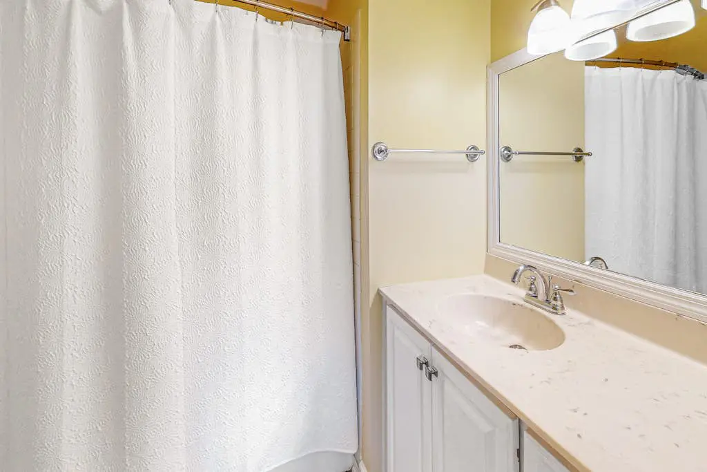 Multi-Level Townhouse with Pool, Hot Tub, & Tennis - Walk to the Beach