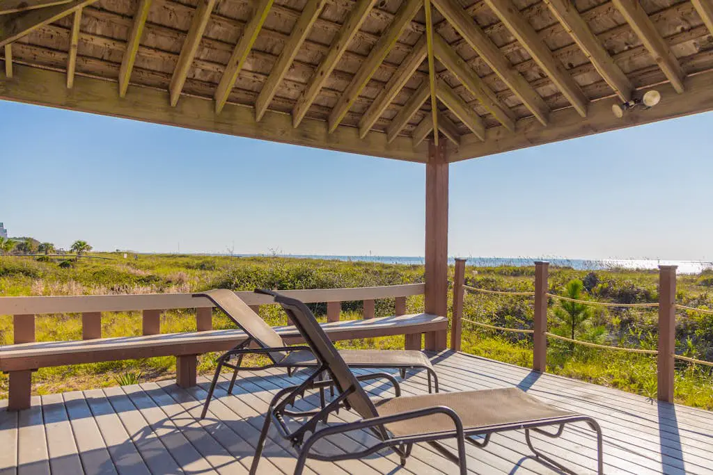 Multi-Level Townhouse with Pool, Hot Tub, & Tennis - Walk to the Beach