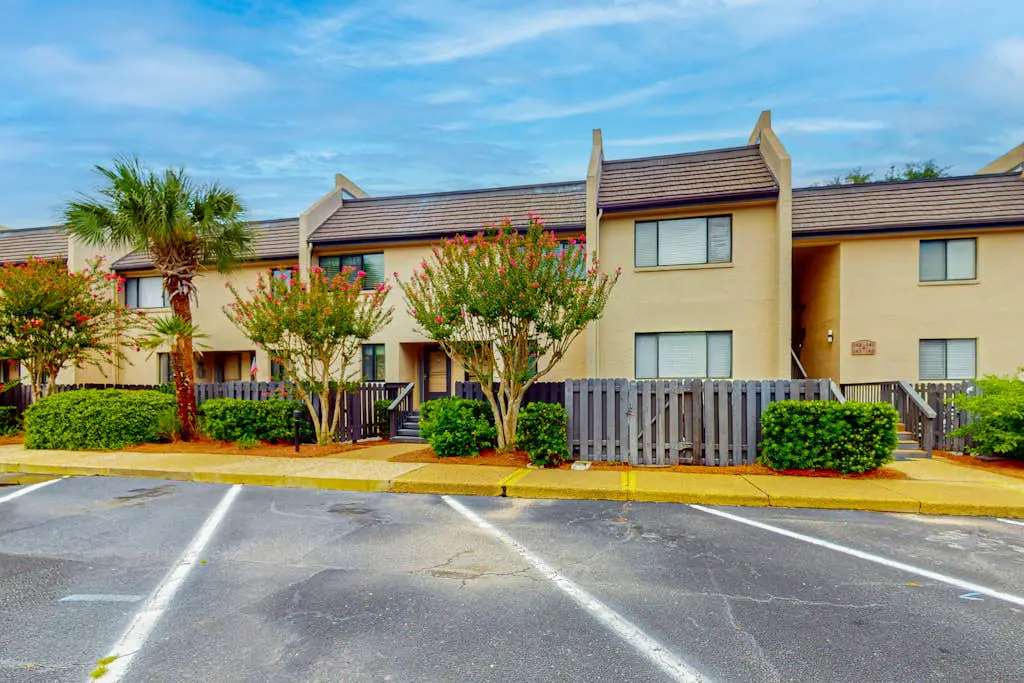 Multi-Level Townhouse with Pool, Hot Tub, & Tennis - Walk to the Beach