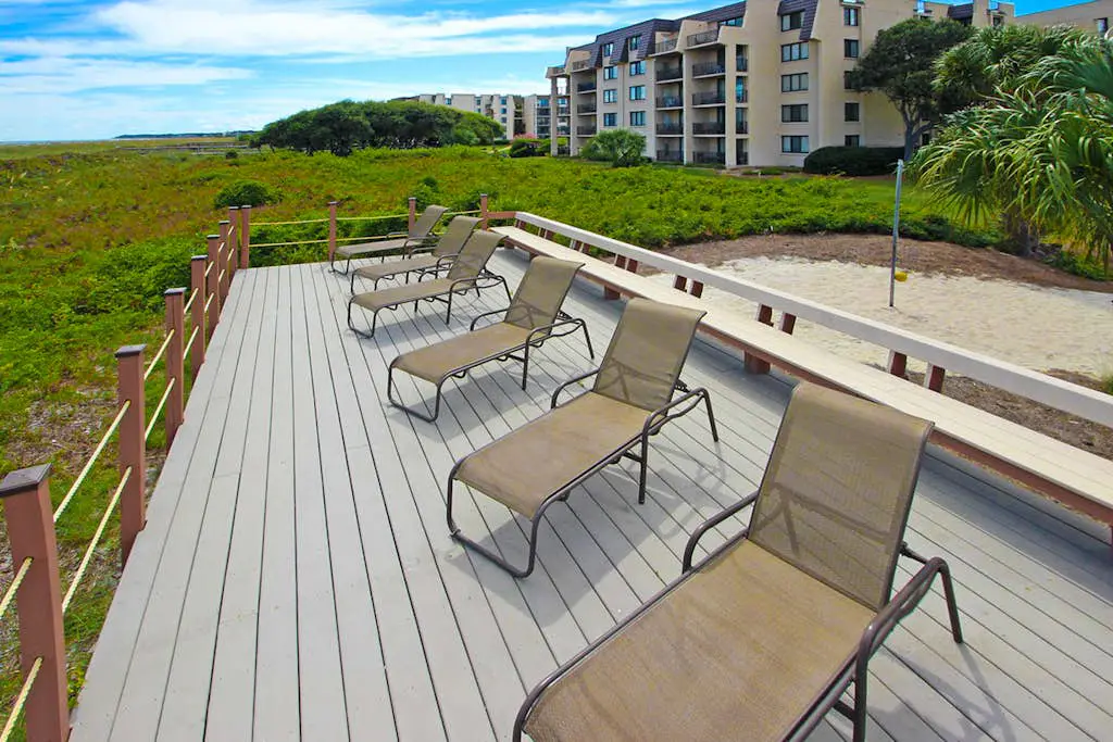 Multi-Level Townhouse with Pool, Hot Tub, & Tennis - Walk to the Beach