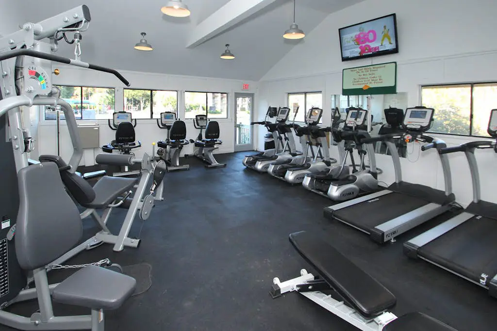 Multi-Level Townhouse with Pool, Hot Tub, & Tennis - Walk to the Beach