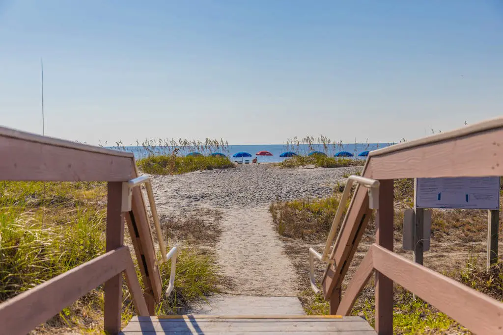 Multi-Level Townhouse with Pool, Hot Tub, & Tennis - Walk to the Beach