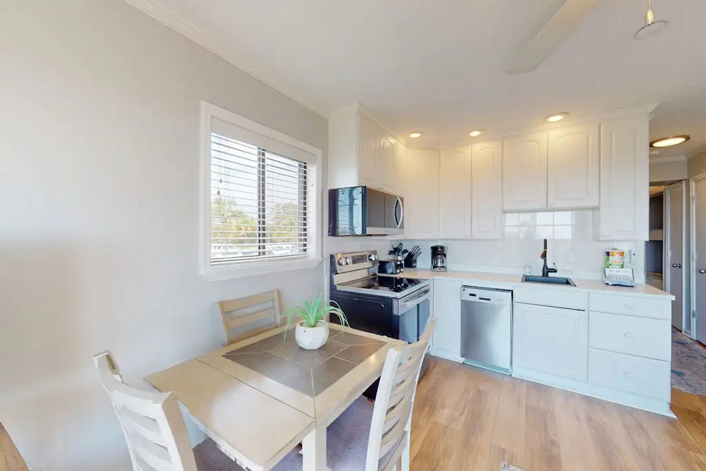 1st-floor condo near the beach with pool, tennis, balcony, gym, streaming, W/D