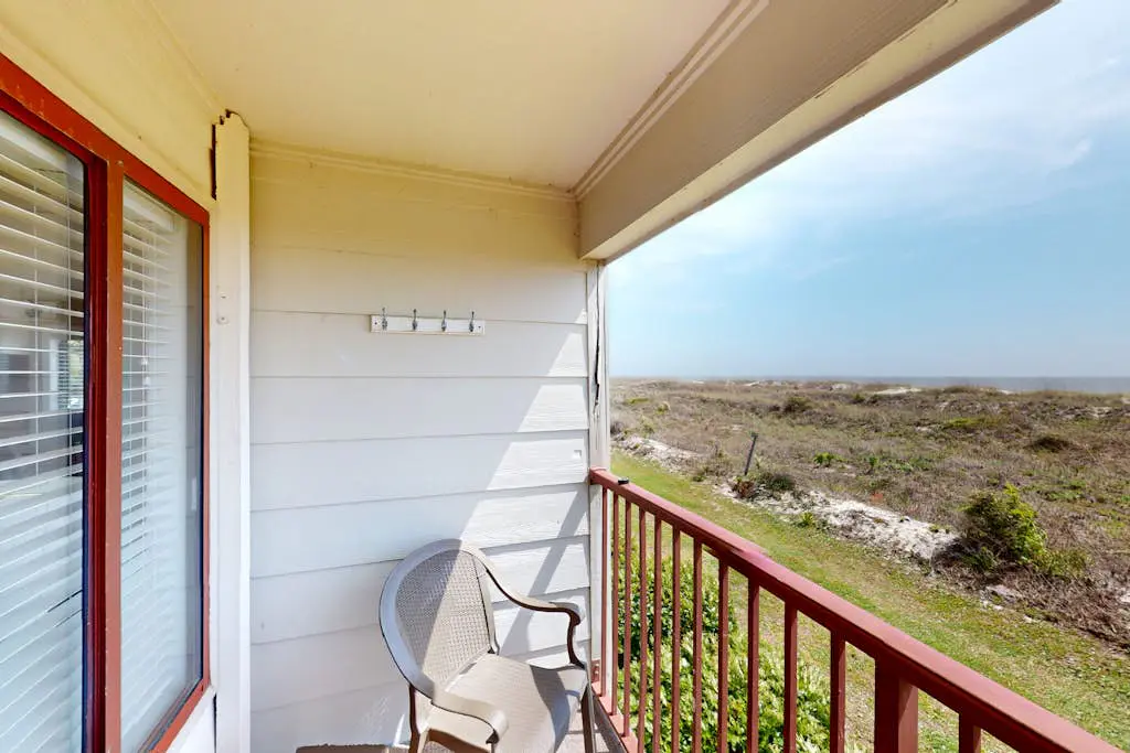 1st-floor condo near the beach with pool, tennis, balcony, gym, streaming, W/D