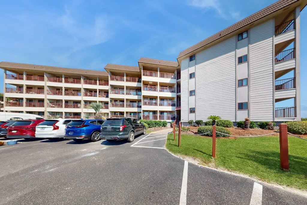 1st-floor condo near the beach with pool, tennis, balcony, gym, streaming, W/D