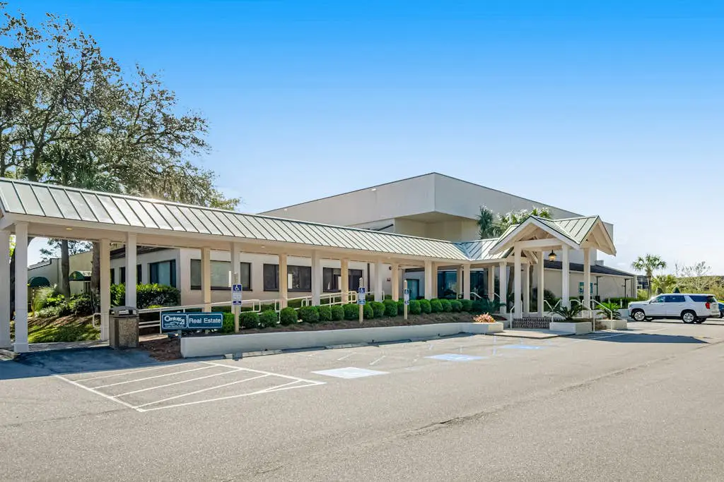 1st-floor condo near the beach with pool, tennis, balcony, gym, streaming, W/D