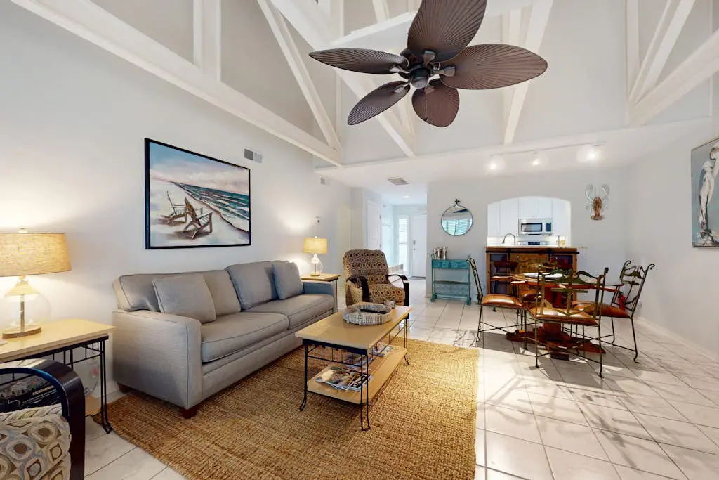 Snowbird-friendly golf getaway near the beach with pool, private deck, & W/D