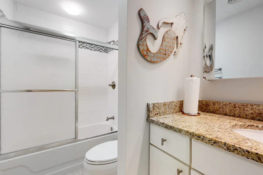Snowbird-friendly golf getaway near the beach with pool, private deck, & W/D