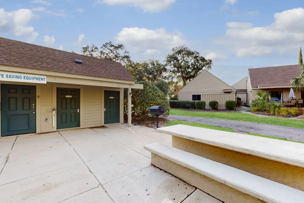 Snowbird-friendly golf getaway near the beach with pool, private deck, & W/D