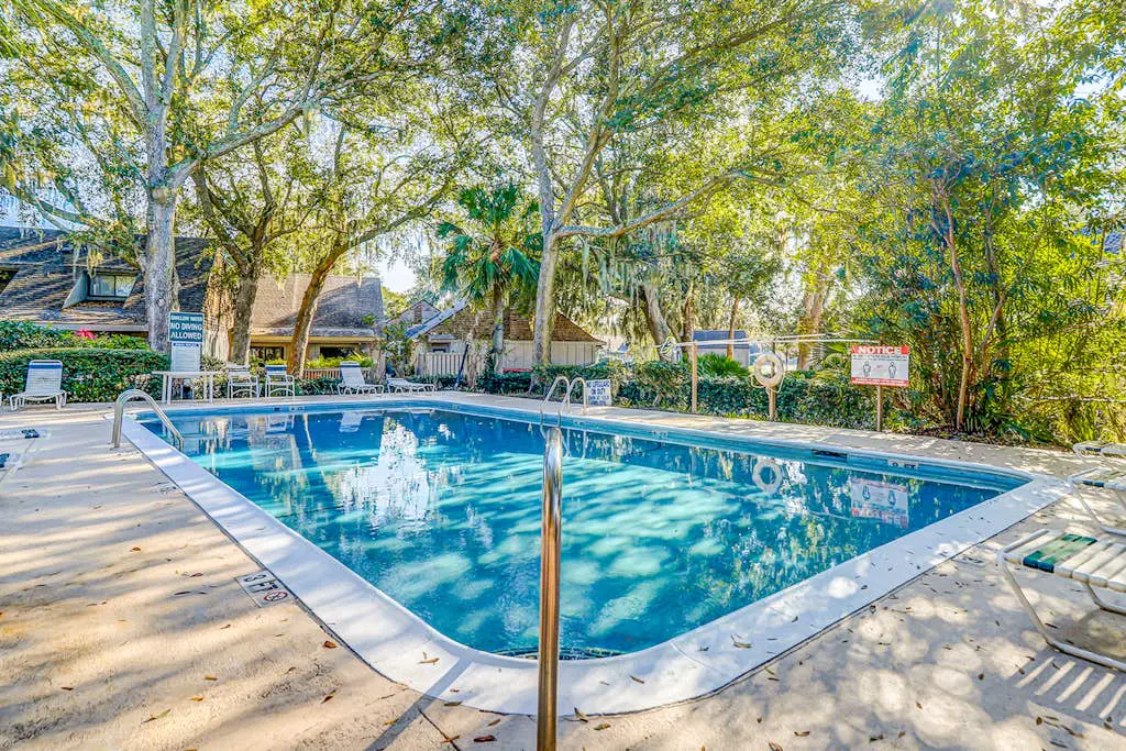 Snowbird-friendly golf getaway near the beach with pool, private deck, & W/D