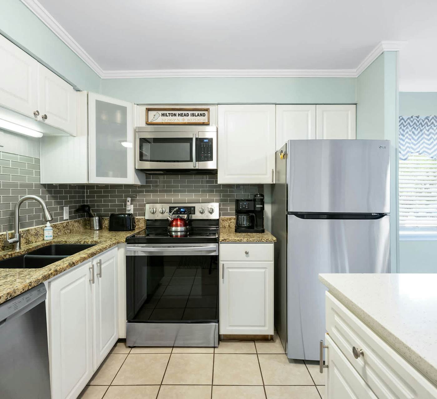 Condo near beach with 2 pools, restaurants, gym, 6 tennis ...
