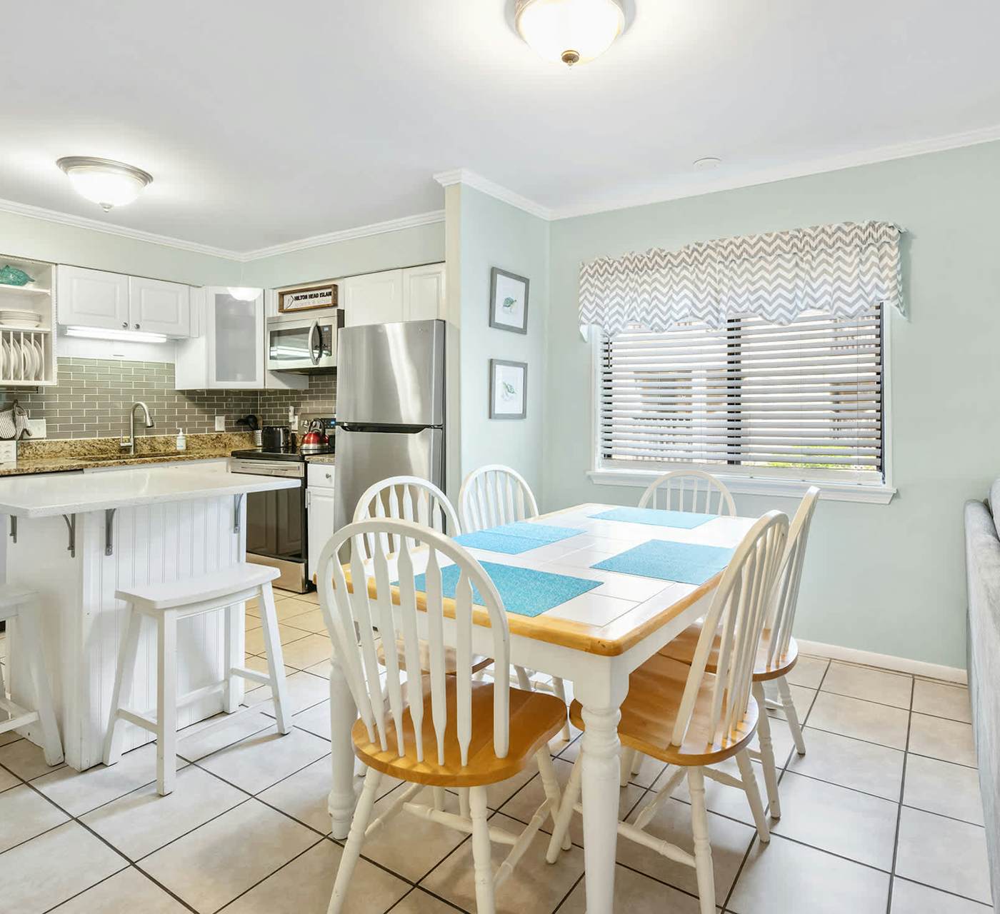 Condo near beach with 2 pools, restaurants, gym, 6 tennis ...