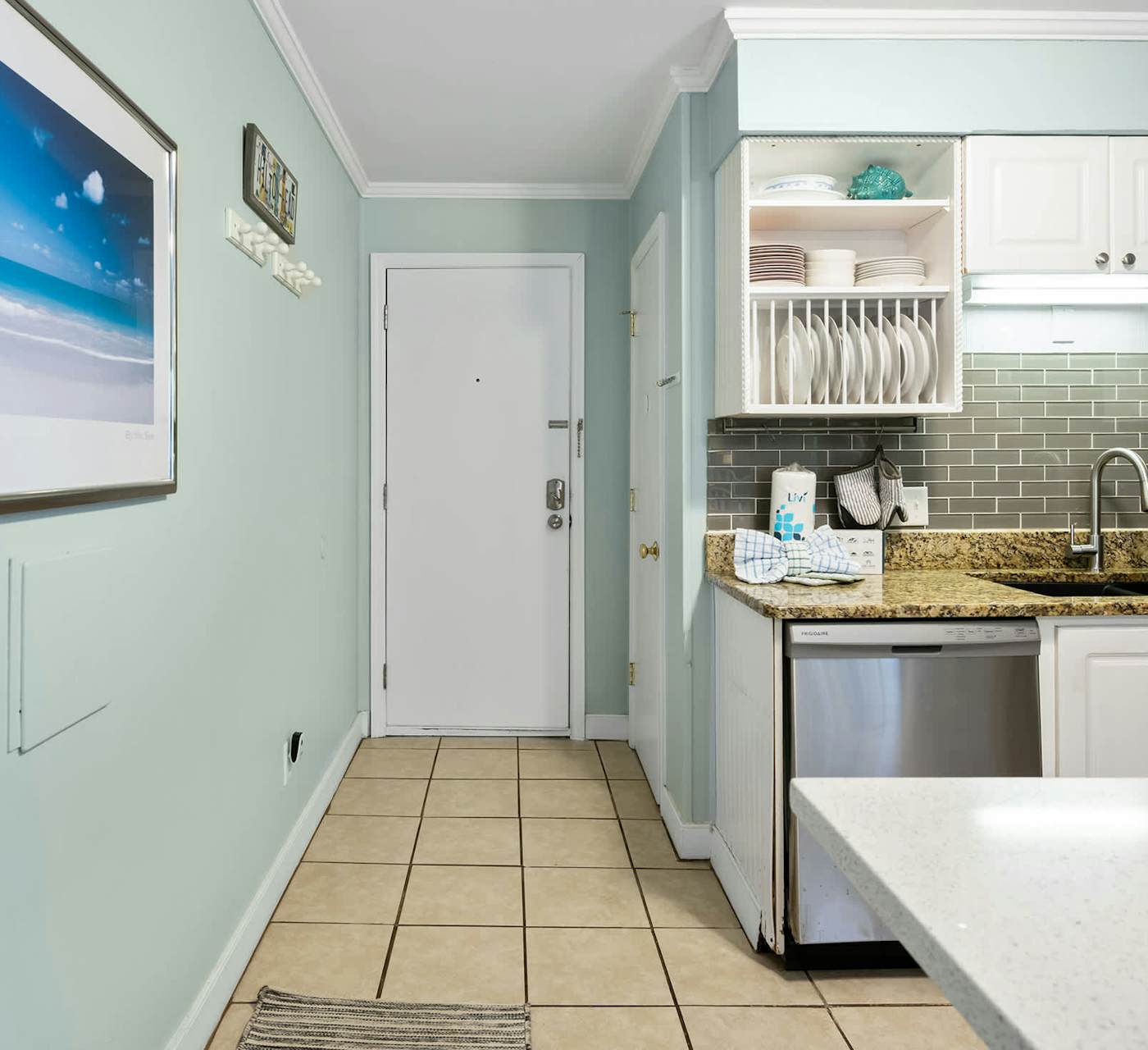 Condo near beach with 2 pools, restaurants, gym, 6 tennis ...