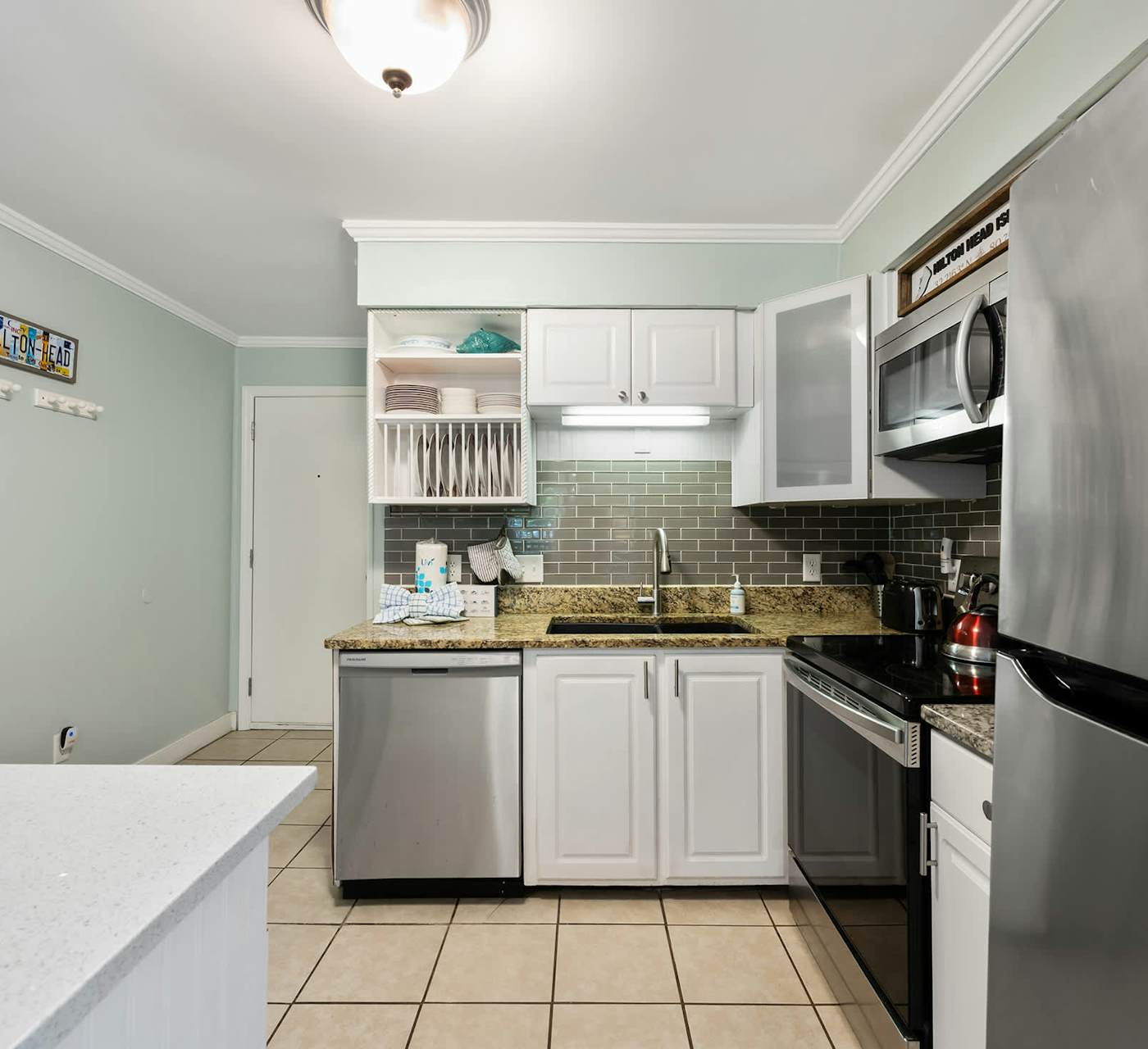 Condo near beach with 2 pools, restaurants, gym, 6 tennis ...