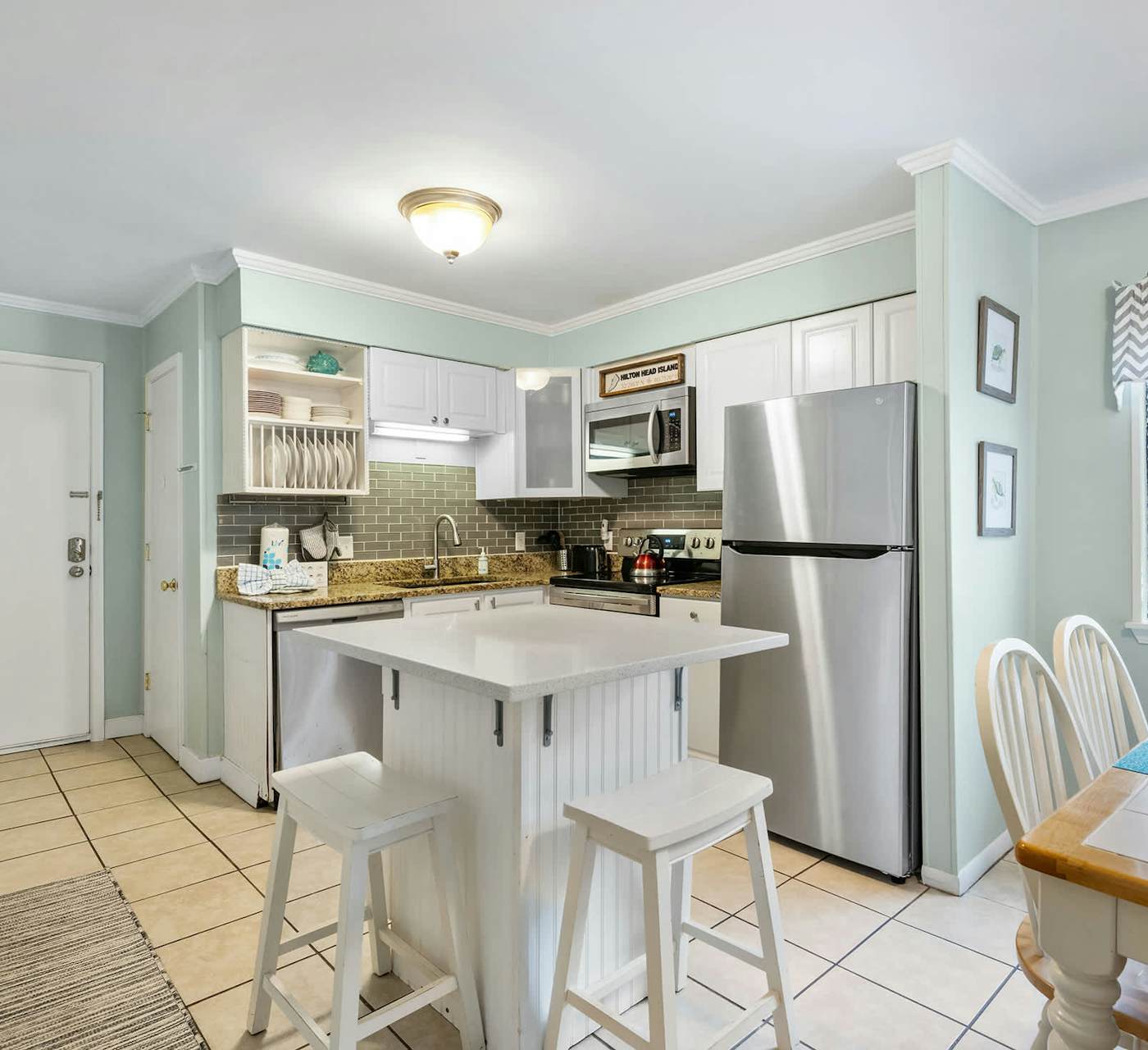 Condo near beach with 2 pools, restaurants, gym, 6 tennis ...