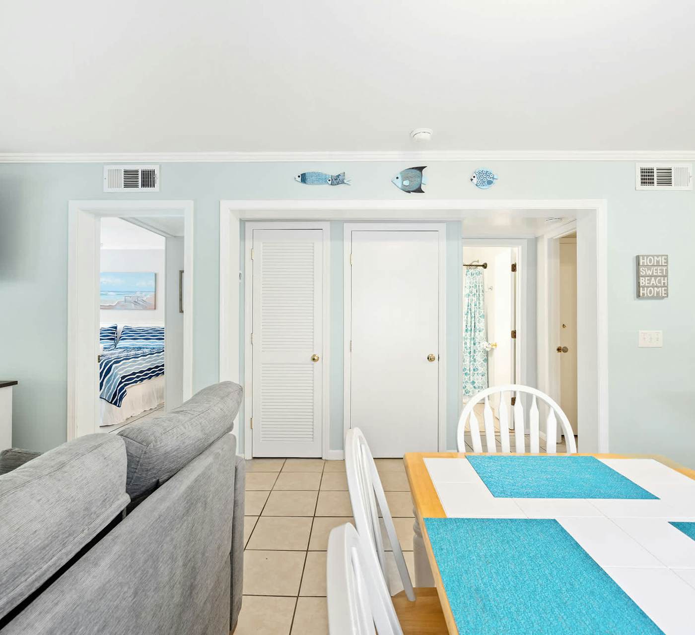 Condo near beach with 2 pools, restaurants, gym, 6 tennis ...