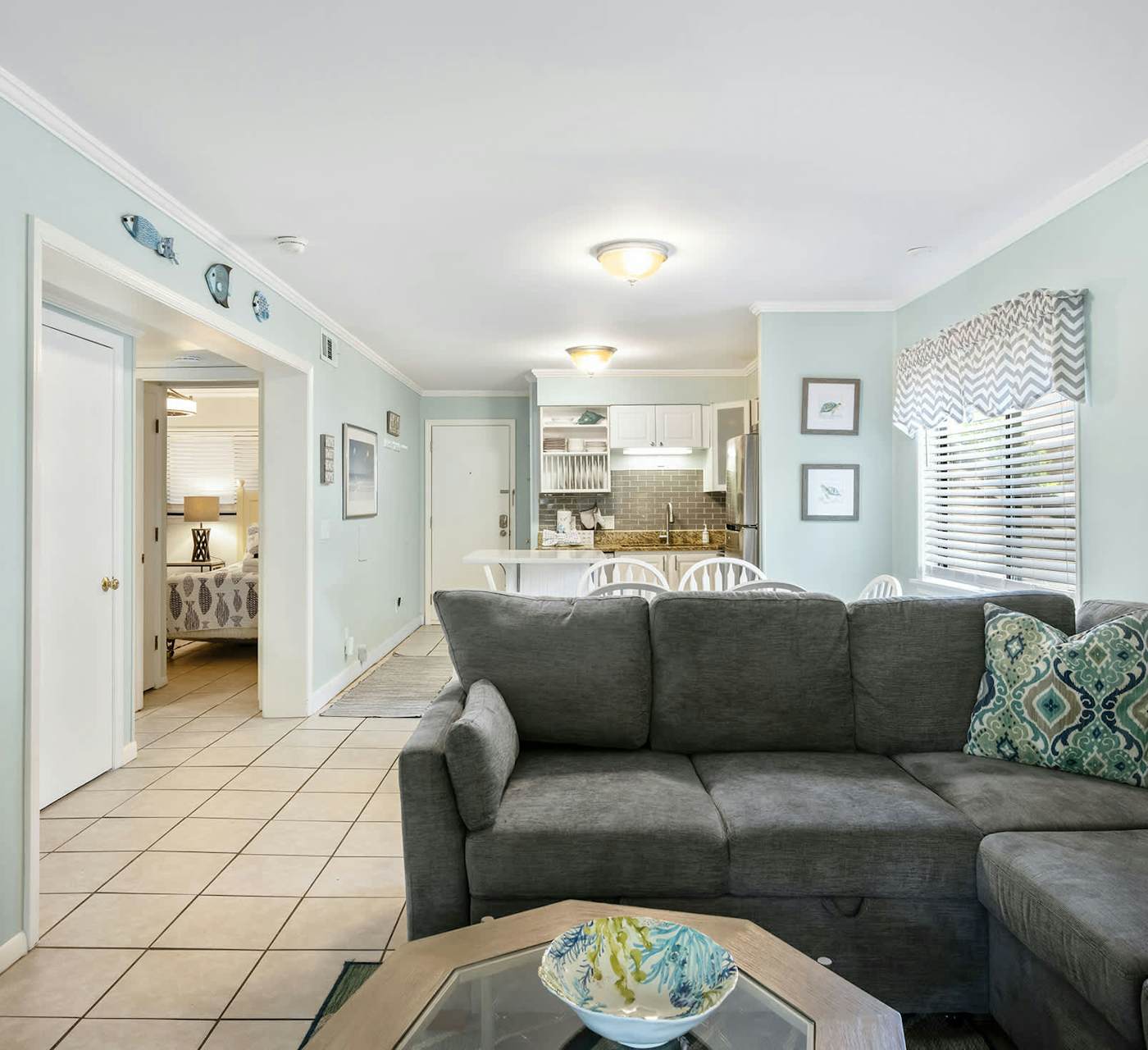 Condo near beach with 2 pools, restaurants, gym, 6 tennis ...