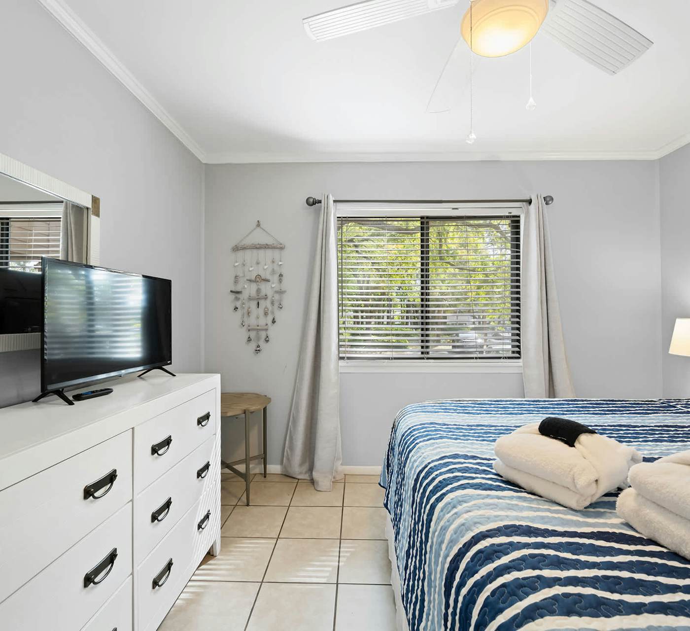 Condo near beach with 2 pools, restaurants, gym, 6 tennis ...