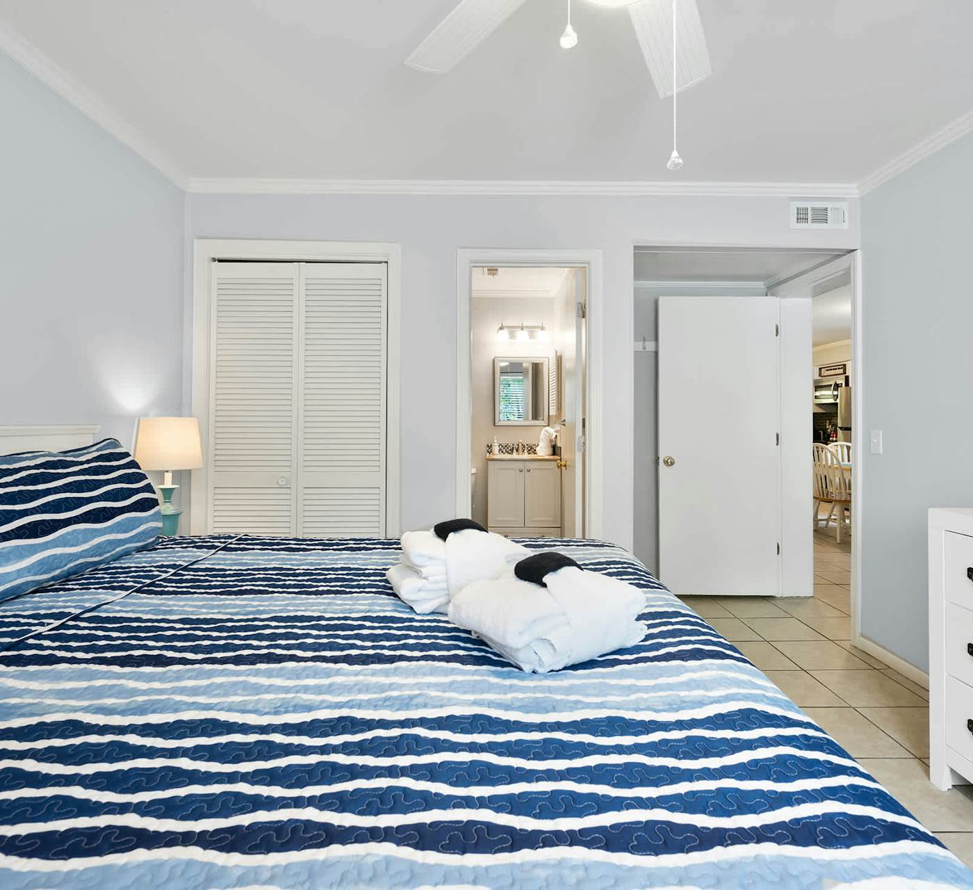 Condo near beach with 2 pools, restaurants, gym, 6 tennis ...