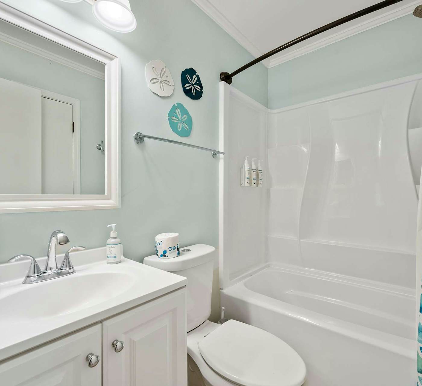 Condo near beach with 2 pools, restaurants, gym, 6 tennis ...