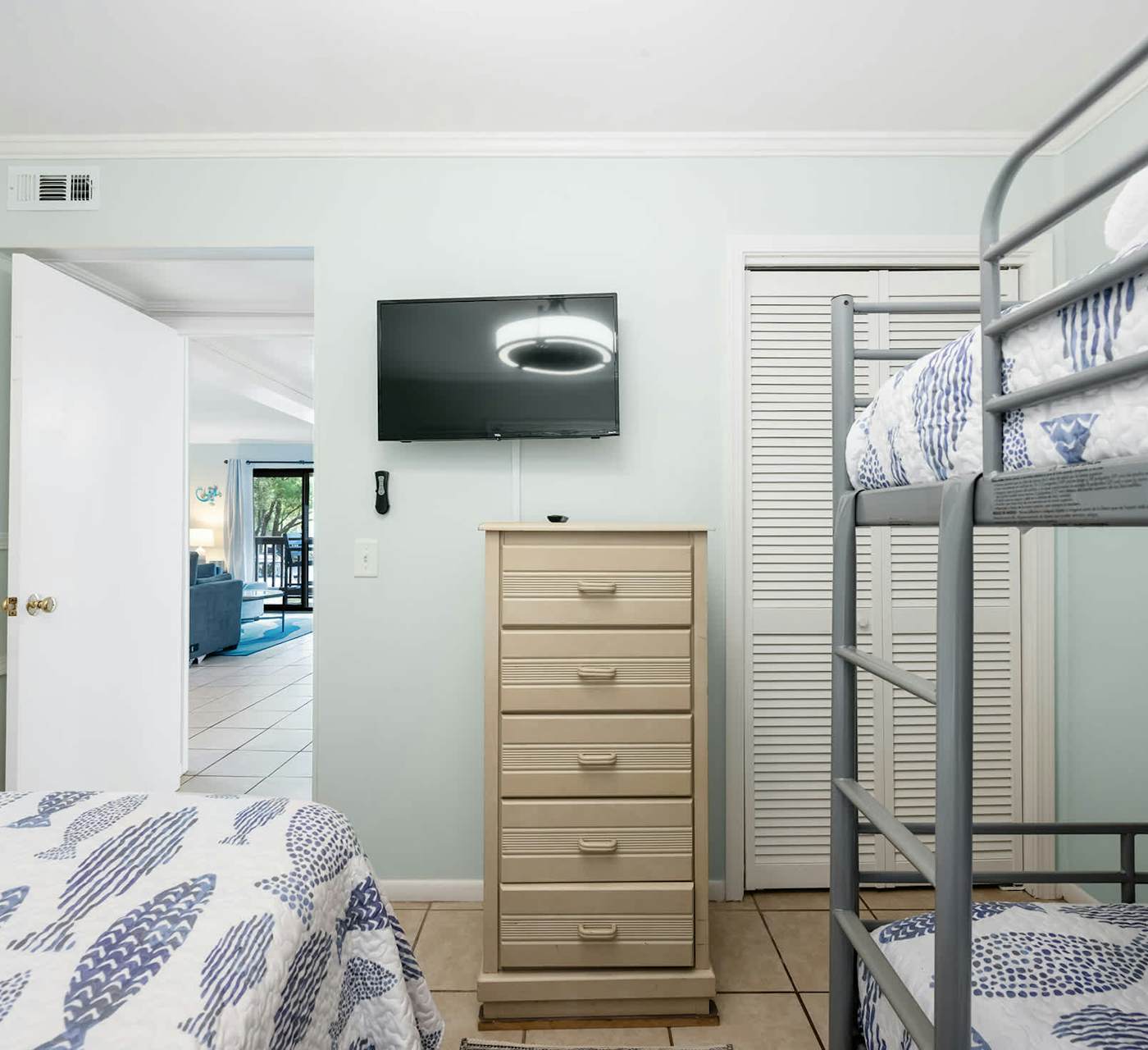 Condo near beach with 2 pools, restaurants, gym, 6 tennis ...