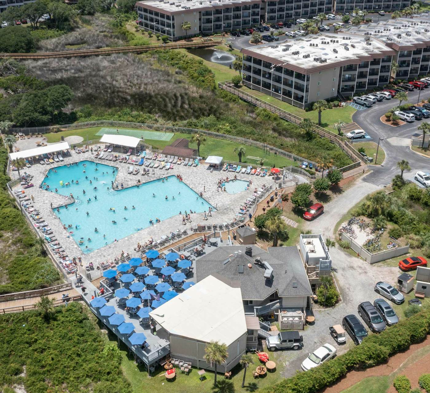 Condo near beach with 2 pools, restaurants, gym, 6 tennis ...
