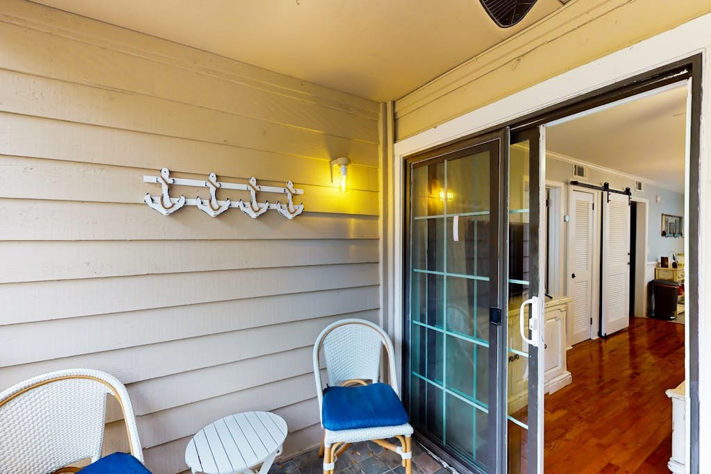 Beachfront villa near golf with pool, hot tub, & balcony - snowbird-friendly