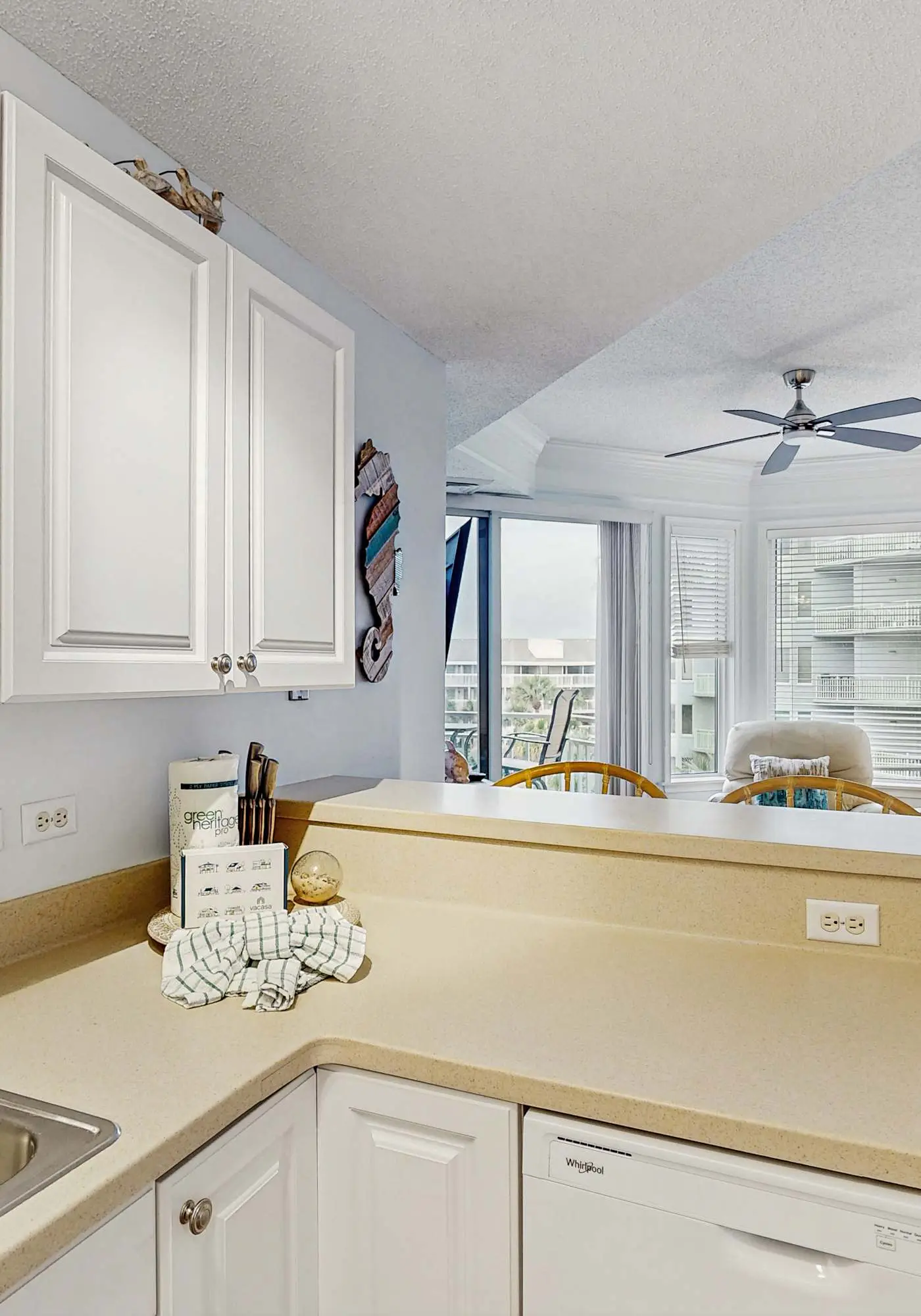 Oceanfront condo with pools, hot tubs, fitness room, & central AC