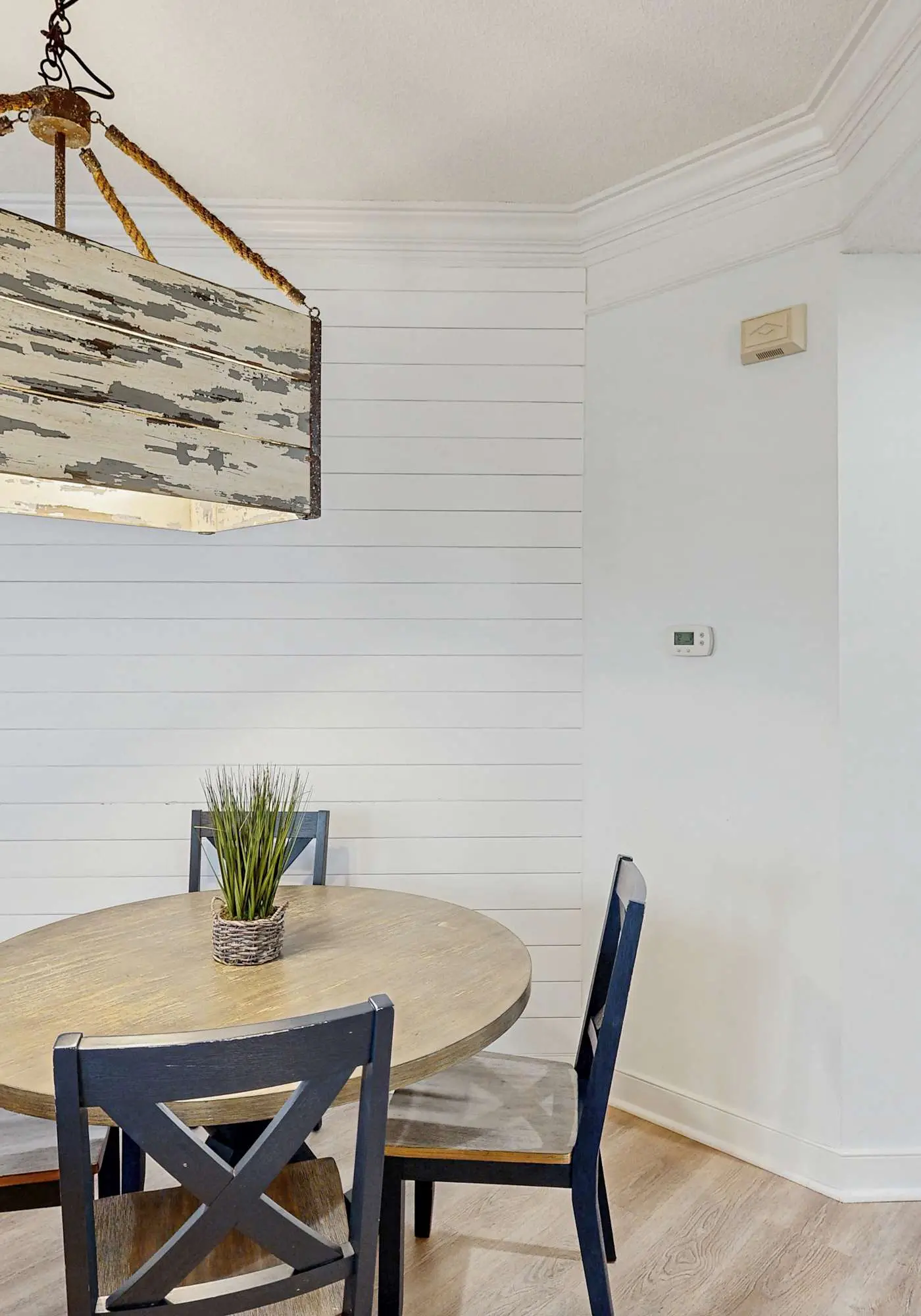 Oceanfront condo with pools, hot tubs, fitness room, & central AC