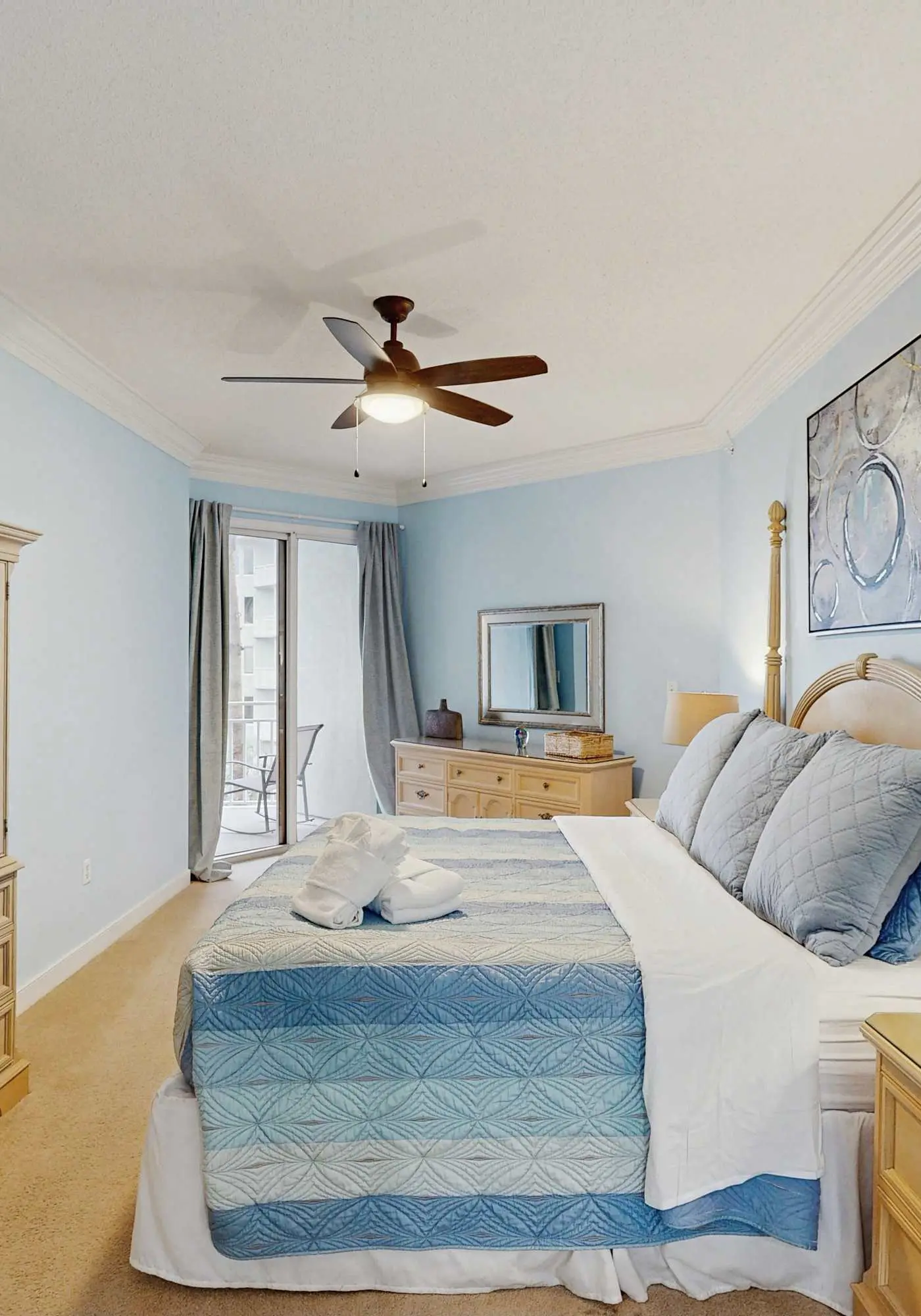 Oceanfront condo with pools, hot tubs, fitness room, & central AC