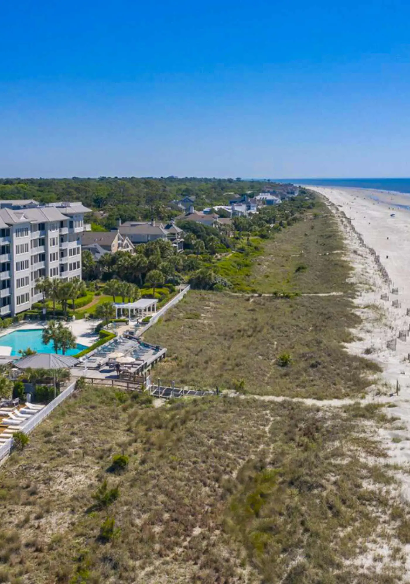 Oceanfront condo with pools, hot tubs, fitness room, & central AC