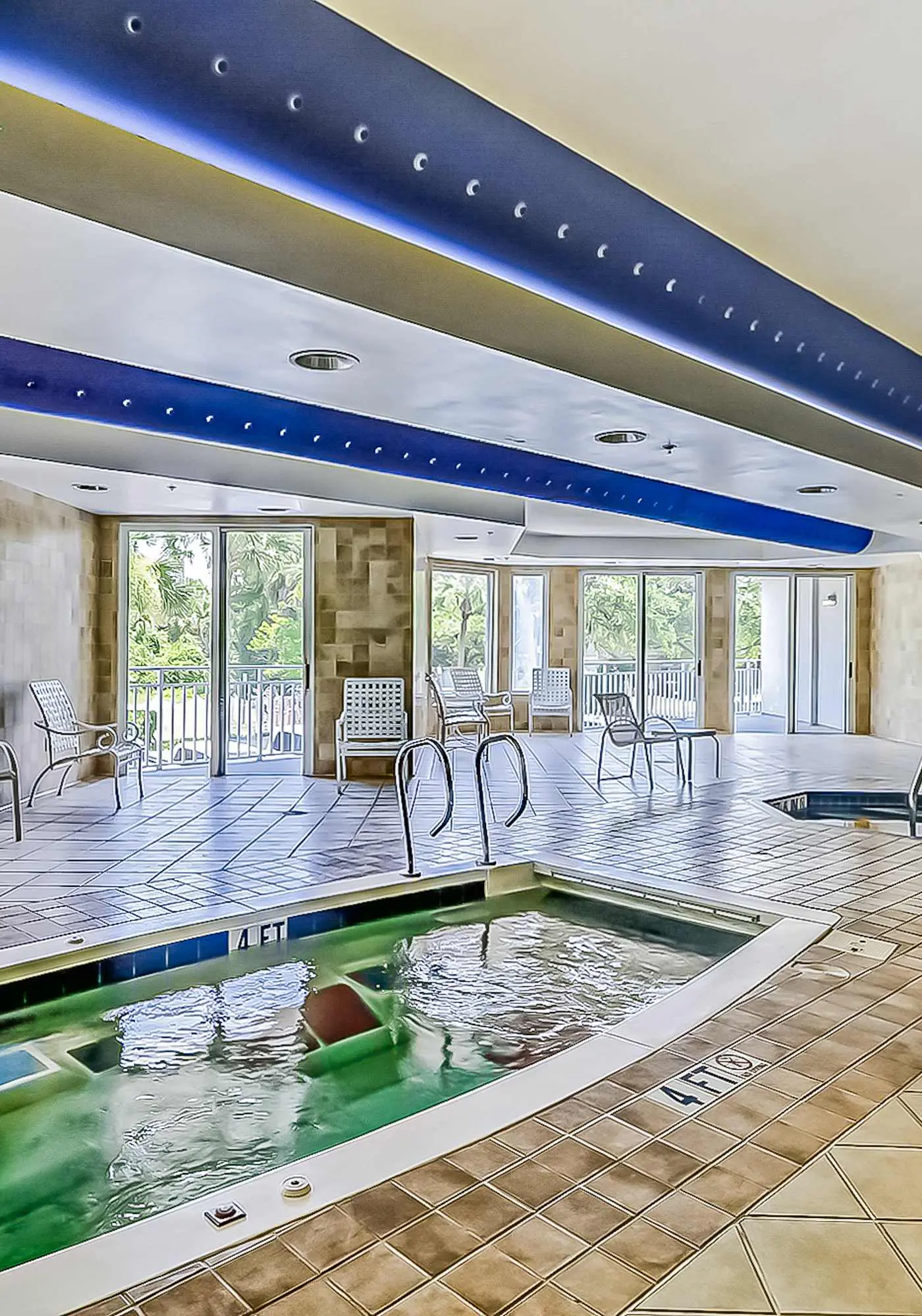 Oceanfront condo with pools, hot tubs, fitness room, & central AC