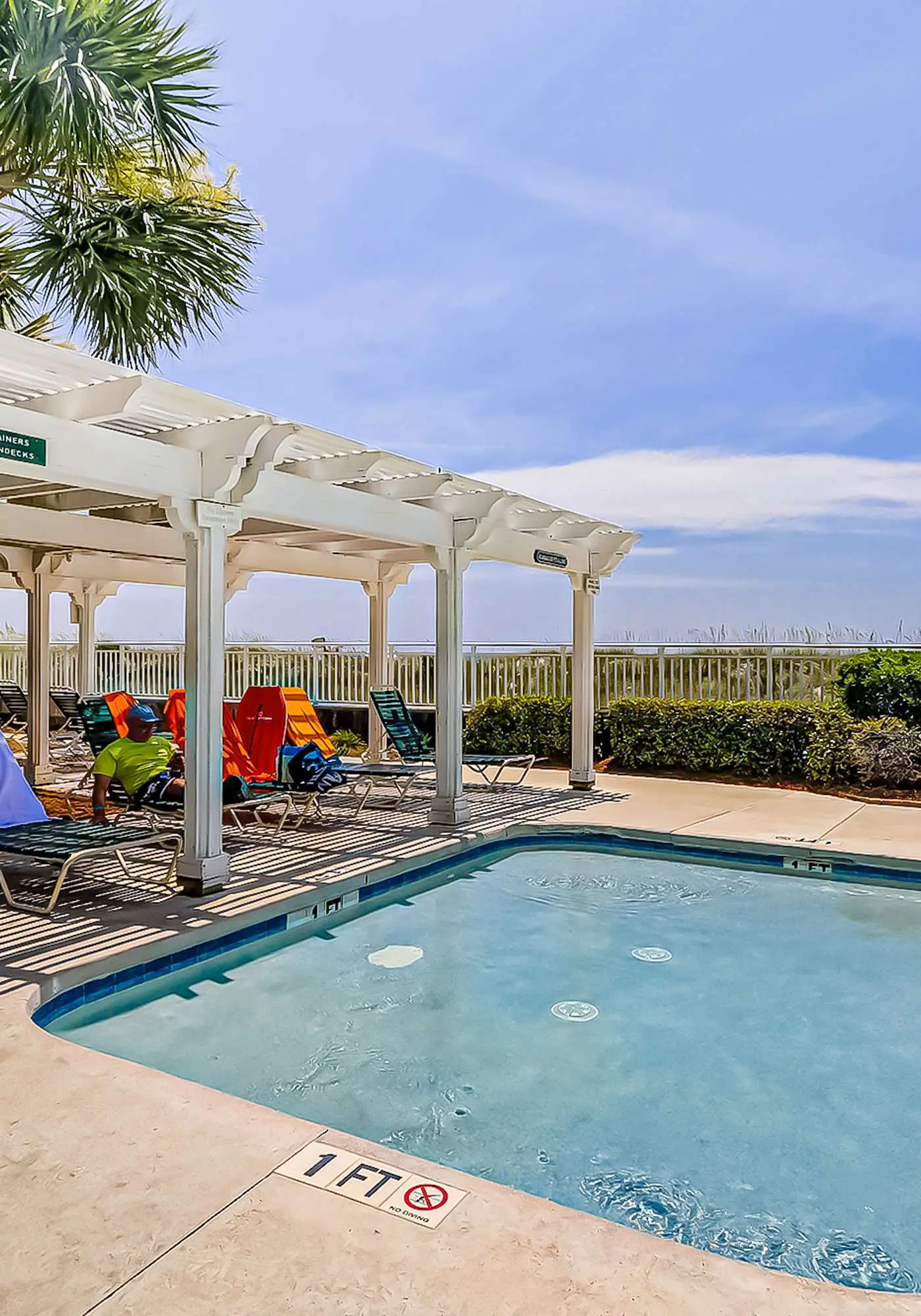 Oceanfront condo with pools, hot tubs, fitness room, & central AC