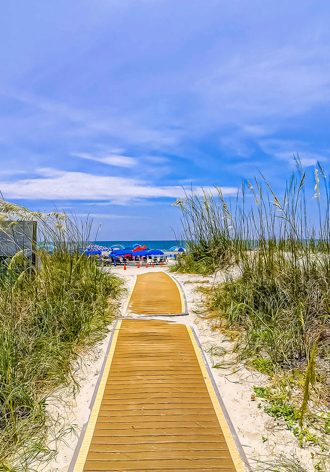 Oceanfront condo with pools, hot tubs, fitness room, & central AC