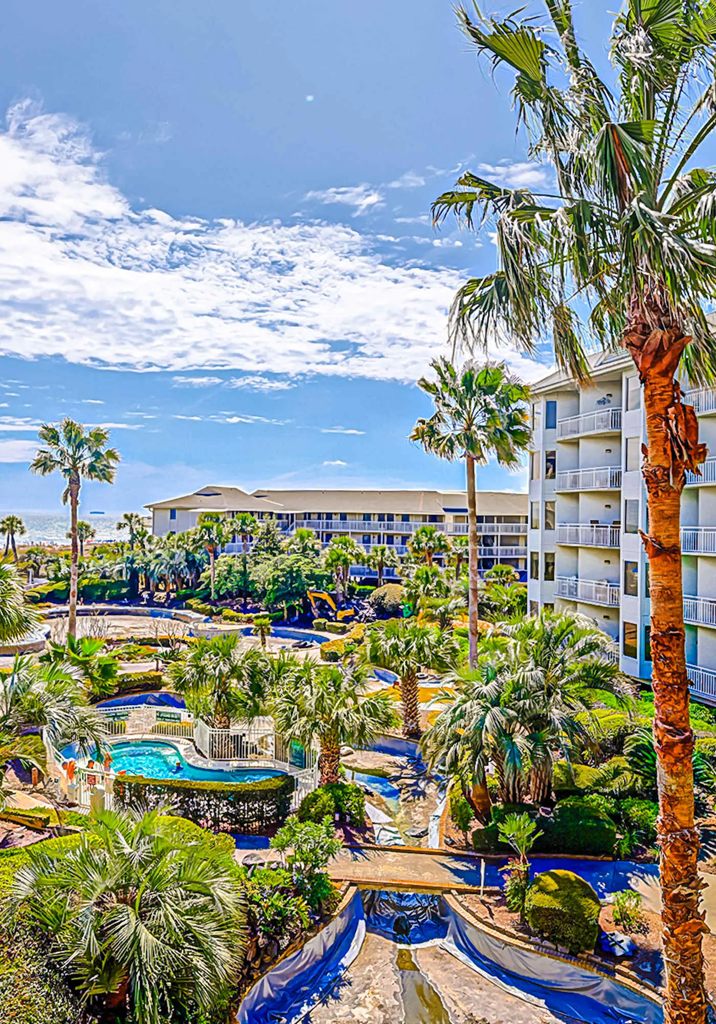 Oceanfront condo with pools, hot tubs, fitness room, & central AC