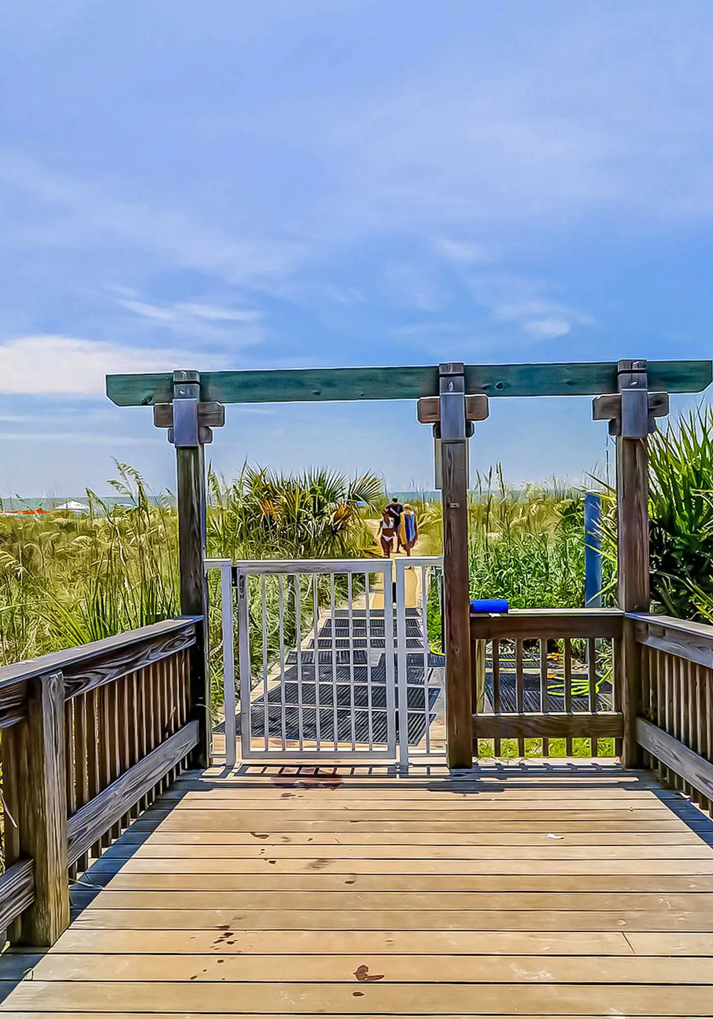 Oceanfront condo with pools, hot tubs, fitness room, & central AC