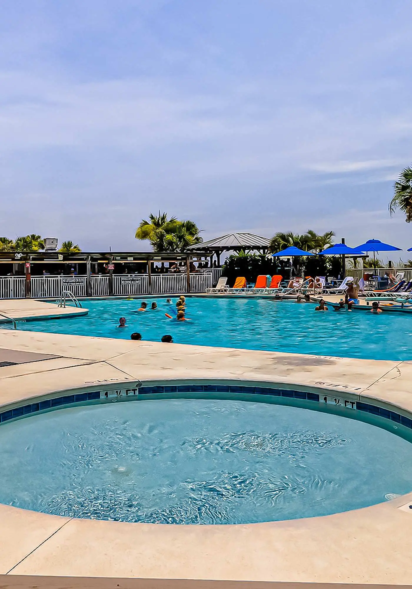 Oceanfront condo with pools, hot tubs, fitness room, & central AC