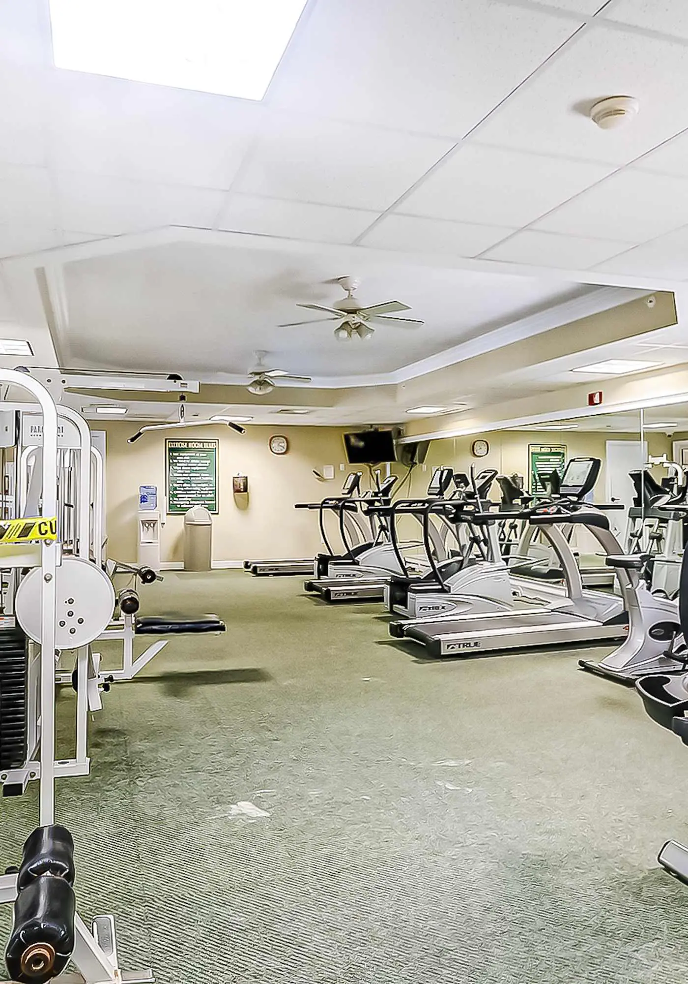 Oceanfront condo with pools, hot tubs, fitness room, & central AC