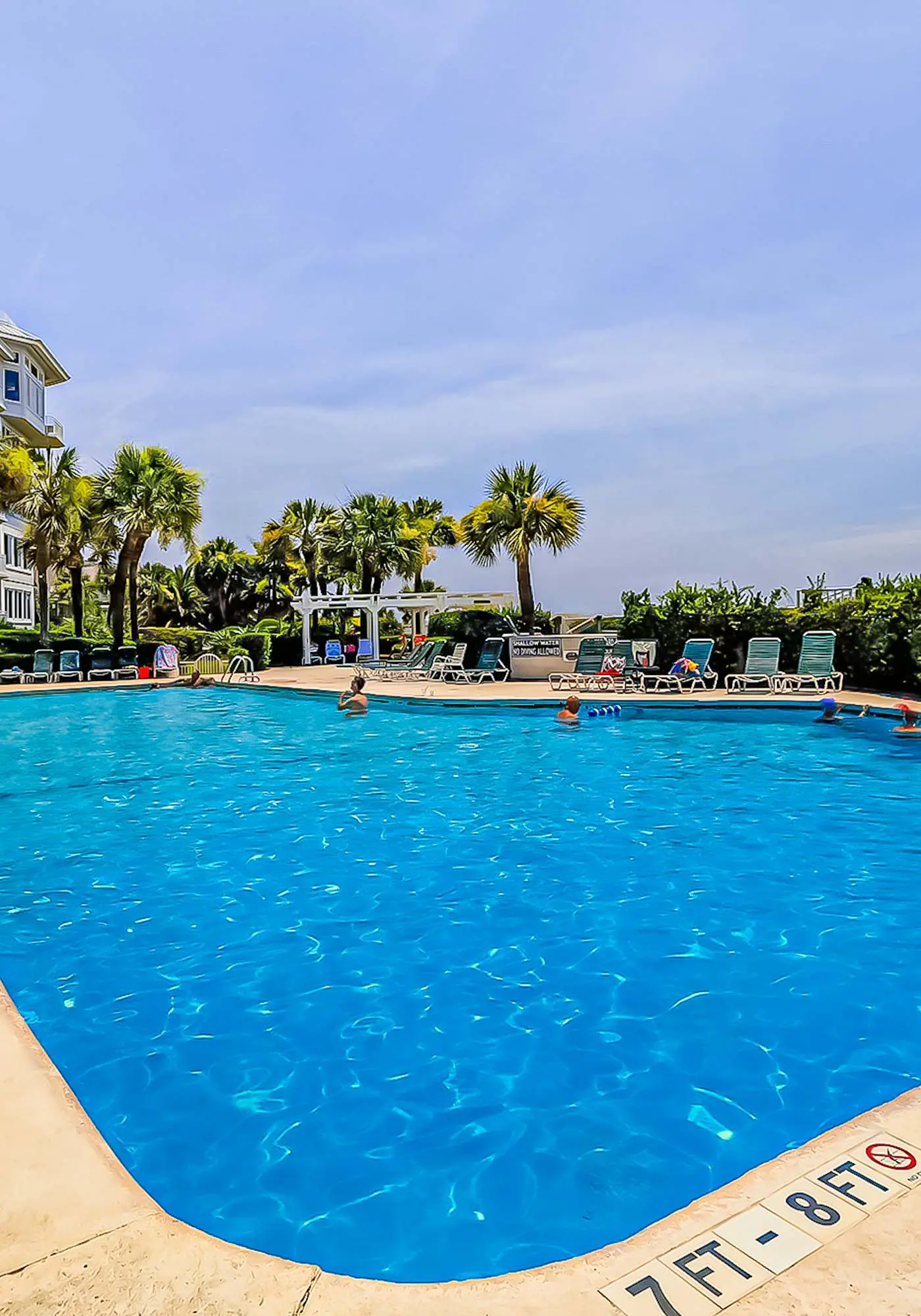 Oceanfront condo with pools, hot tubs, fitness room, & central AC
