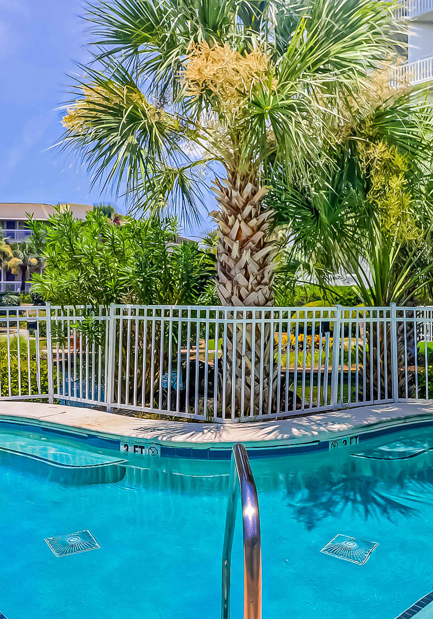 Oceanfront condo with pools, hot tubs, fitness room, & central AC