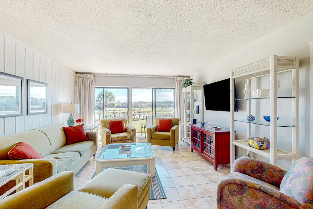 Coastal resort-style villa with pool, golf, & balcony - W/D, AC, & dog-friendly