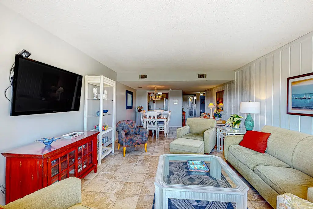 Coastal resort-style villa with pool, golf, & balcony - W/D, AC, & dog-friendly